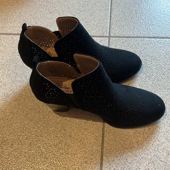 Never Worn - LifeStride Ankle Booties - Picture 3 of 6